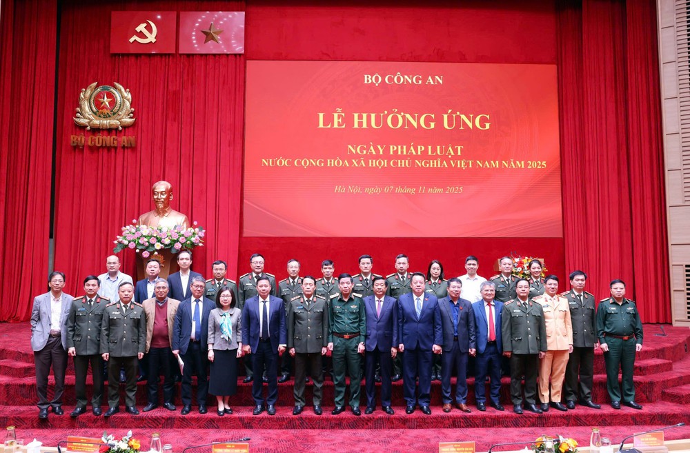 Ngày Pháp luật Việt Nam 9/11: Đổi mới công tác pháp luật – Động lực kiến tạo phát triển đất nước trong kỷ nguyên mới - Ảnh 1. Ngày Pháp luật Việt Nam 9/11: Đổi mới công tác pháp luật – Động lực kiến tạo phát triển đất nước trong kỷ nguyên mới - Ảnh 1.