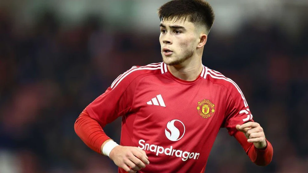 MU cân nhắc triệu tập tài năng trẻ 18 tuổi - Ảnh 2. MU cân nhắc triệu tập tài năng trẻ 18 tuổi - Ảnh 2.