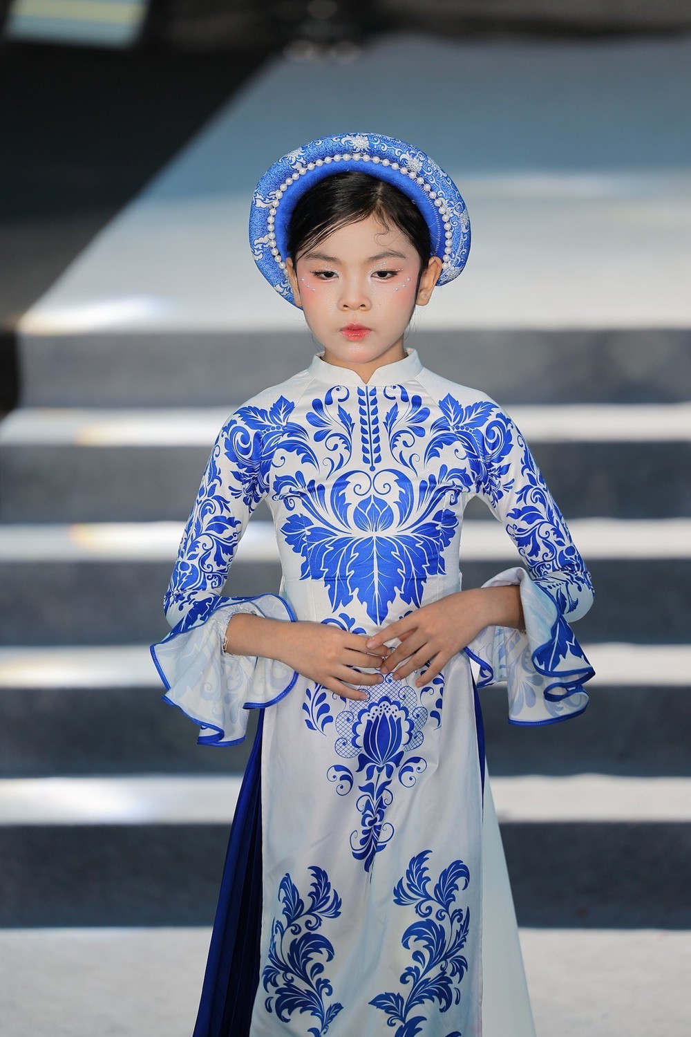 Trình diễn áo dài nhí “Em yêu Hà Nội” - Ảnh 5. Trình diễn áo dài nhí “Em yêu Hà Nội” - Ảnh 5.