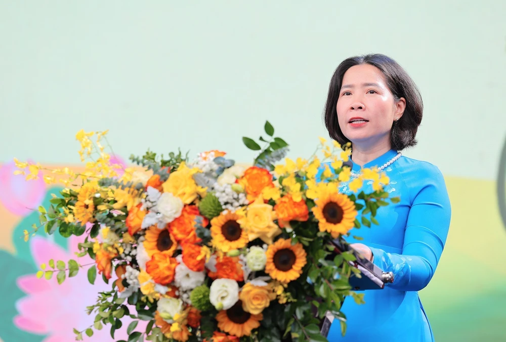 Phụ nữ Thủ đô đồng diễn áo dài khẳng định bản sắc văn hoá trong thời kỳ hội nhập - Ảnh 1. Phụ nữ Thủ đô đồng diễn áo dài khẳng định bản sắc văn hoá trong thời kỳ hội nhập - Ảnh 1.