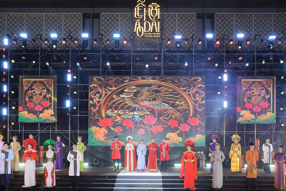 Bế mạc Lễ hội Áo dài Hà Nội 2025: Lan toả văn hoá di sản và phát triển kinh tế du lịch - Ảnh 3. Bế mạc Lễ hội Áo dài Hà Nội 2025: Lan toả văn hoá di sản và phát triển kinh tế du lịch - Ảnh 3.