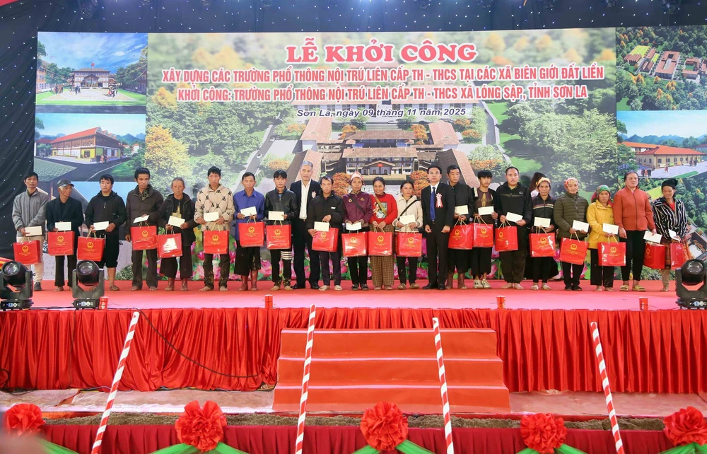 Mang lại cơ hội học tập tốt nhất cho học sinh nơi biên cương Tổ quốc - Ảnh 4. Mang lại cơ hội học tập tốt nhất cho học sinh nơi biên cương Tổ quốc - Ảnh 4.