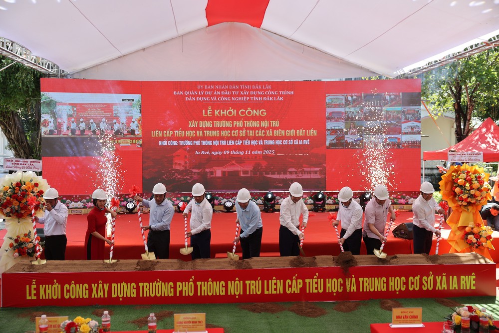 Phó Thủ tướng Mai Văn Chính dự Lễ khởi công trường phổ thông liên cấp tại xã biên giới Đắk Lắk - Ảnh 1. Phó Thủ tướng Mai Văn Chính dự Lễ khởi công trường phổ thông liên cấp tại xã biên giới Đắk Lắk - Ảnh 1.