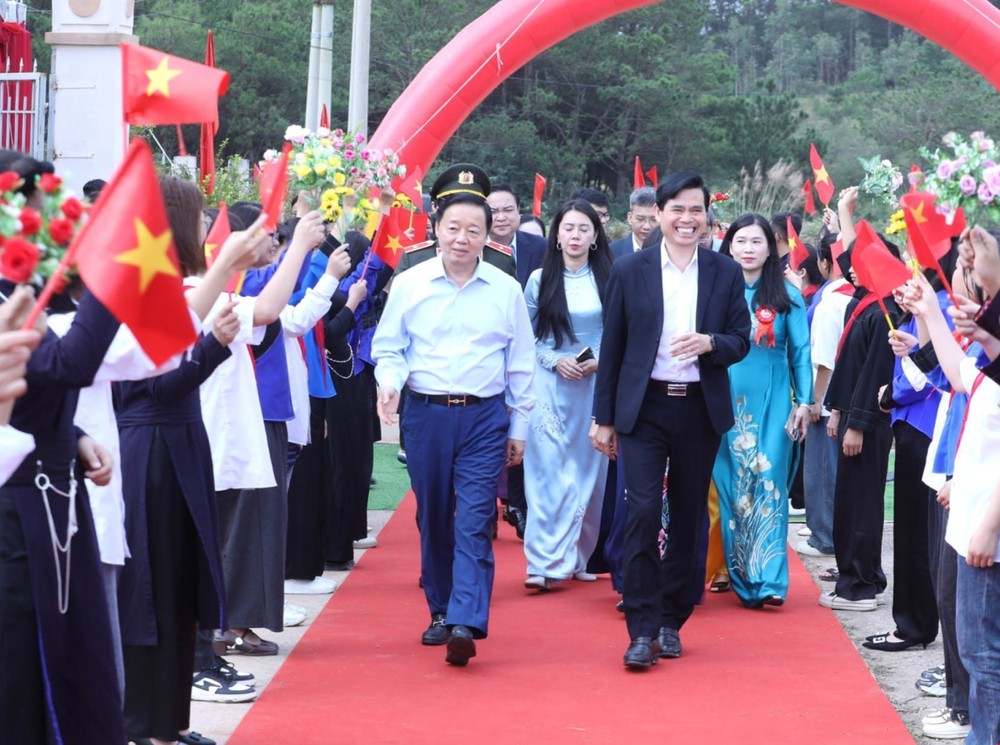 Phó Thủ tướng Chính phủ Trần Hồng Hà dự Lễ khởi công xây dựng công trình Trường phổ thông nội trú liên cấp TH&THCS Khuất Xá tại Lạng Sơn - Ảnh 1.