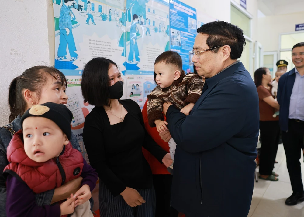 Thủ tướng thăm lực lượng công an và y tế xã Yên Khương, Thanh Hoá - Ảnh 5.