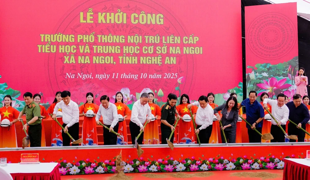 17 tỉnh, thành phố đồng loạt khởi công các trường phổ thông nội trú liên cấp tại các xã biên giới - Ảnh 1.