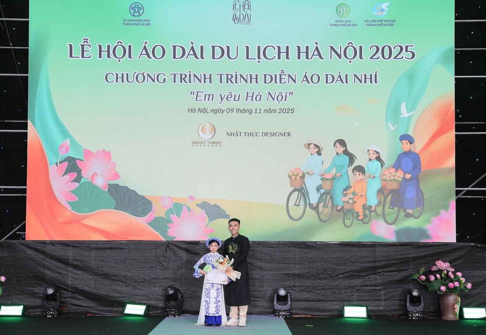 Trình diễn áo dài nhí “Em yêu Hà Nội” - Ảnh 3. Trình diễn áo dài nhí “Em yêu Hà Nội” - Ảnh 3.