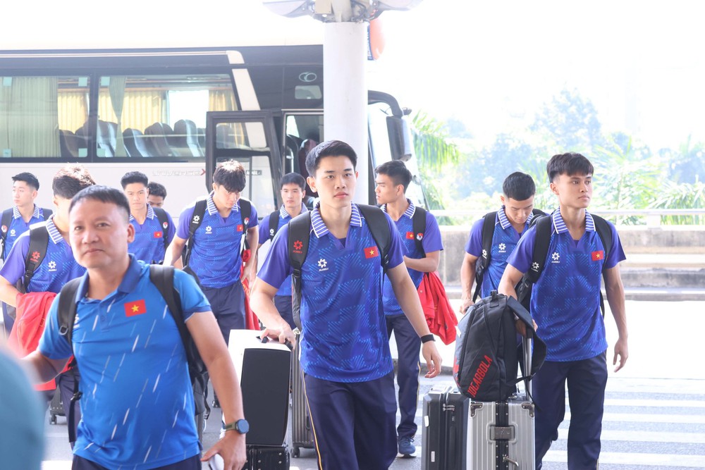 U22 Việt Nam sang Thái Lan dự SEA Games 33, giấc mơ vàng chính thức bắt đầu - Ảnh 1. U22 Việt Nam sang Thái Lan dự SEA Games 33, giấc mơ vàng chính thức bắt đầu - Ảnh 1.