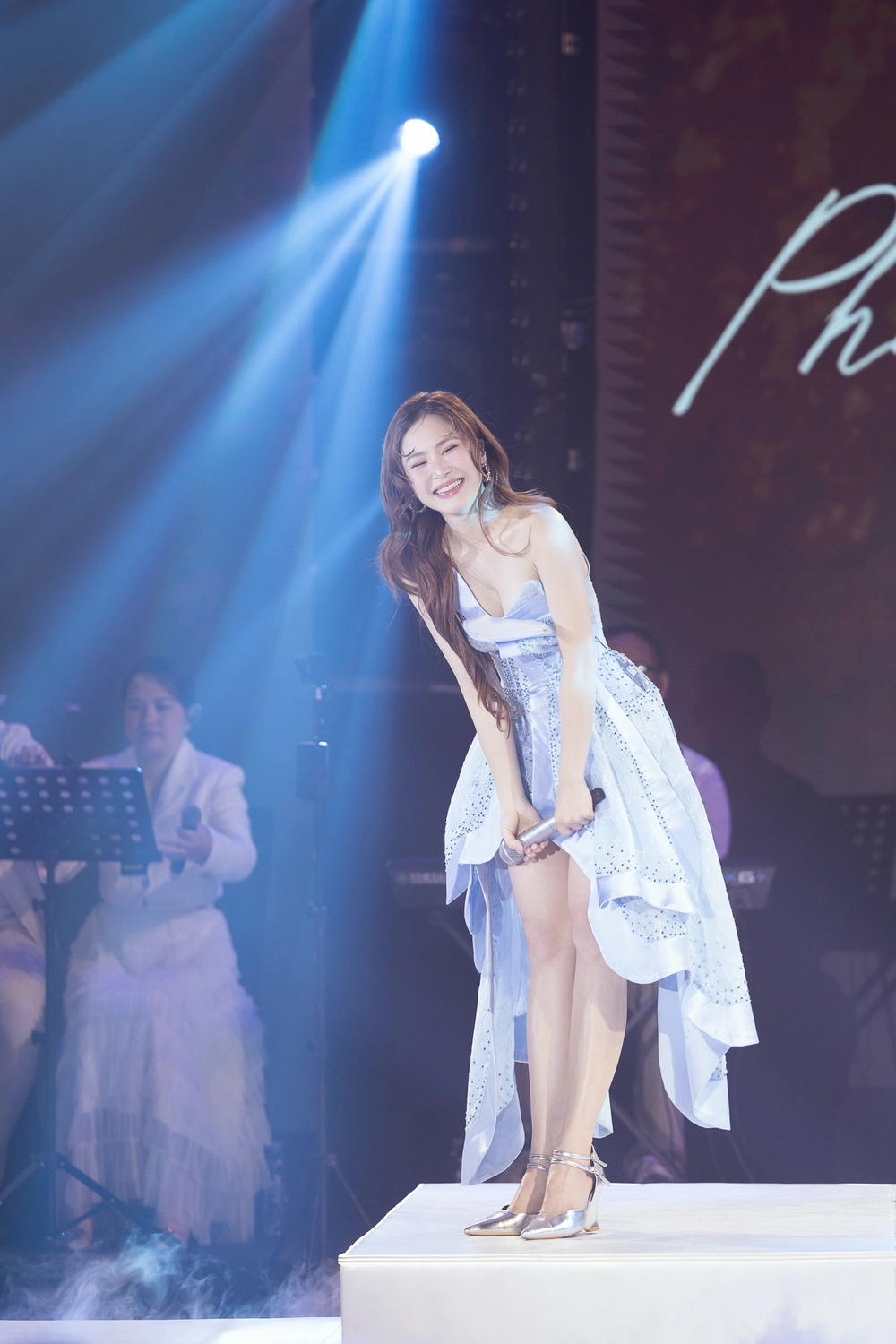 Hương Tràm trở lại với &quot;phao cứu sinh&quot; ở showcase sau 5 năm - Ảnh 2.