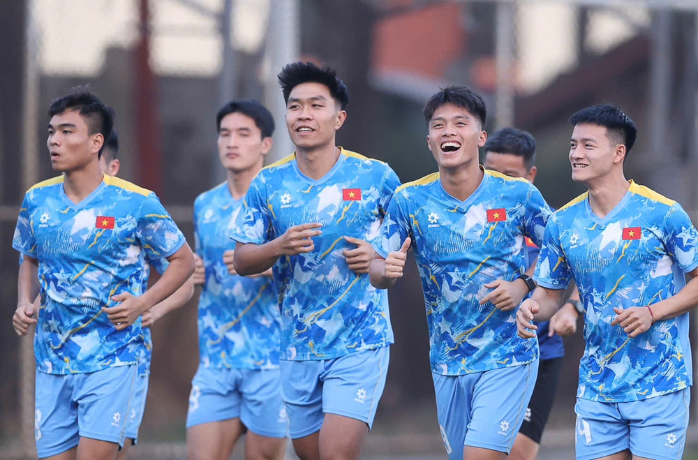 U22 Việt Nam thích nghi thần tốc, tự tin trước trận ra quân SEA Games 33 - Ảnh 1.