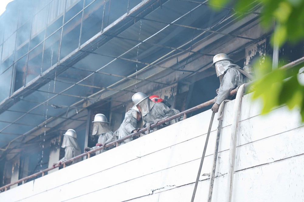 Dập tắt đám cháy tại Nhà máy Bia Hà Nội Habeco - Ảnh 3.