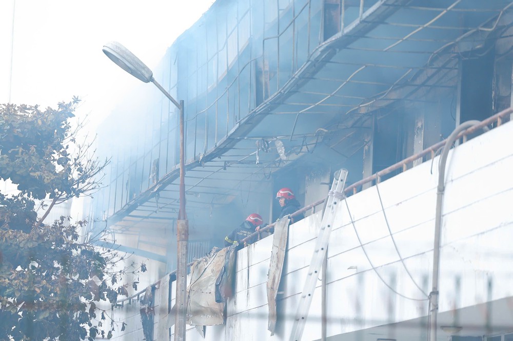 Dập tắt đám cháy tại Nhà máy Bia Hà Nội Habeco - Ảnh 1.