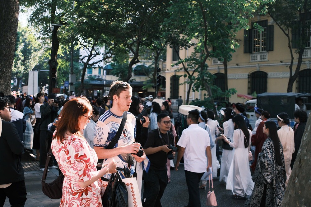 Du lịch Hà Nội tăng trưởng mạnh về lượng khách quốc tế và doanh thu - Ảnh 3. Du lịch Hà Nội tăng trưởng mạnh về lượng khách quốc tế và doanh thu - Ảnh 3.