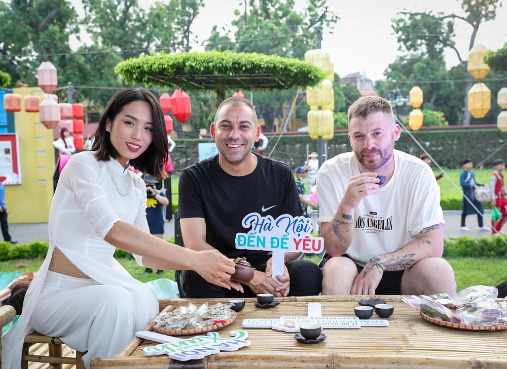 Du lịch Hà Nội tăng trưởng mạnh về lượng khách quốc tế và doanh thu - Ảnh 2. Du lịch Hà Nội tăng trưởng mạnh về lượng khách quốc tế và doanh thu - Ảnh 2.