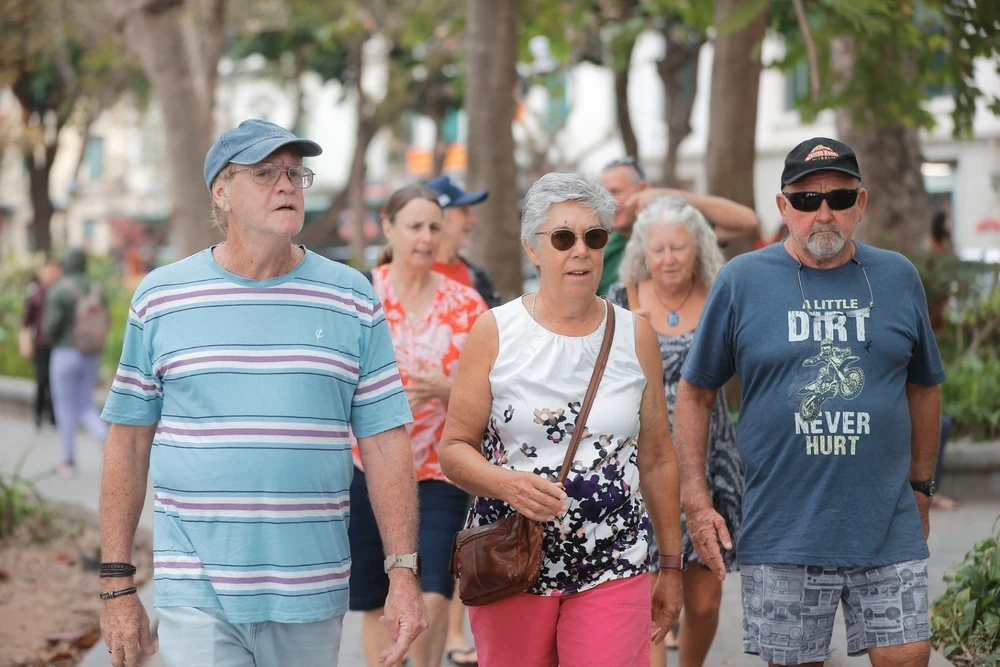 Du lịch Hà Nội tăng trưởng mạnh về lượng khách quốc tế và doanh thu - Ảnh 1. Du lịch Hà Nội tăng trưởng mạnh về lượng khách quốc tế và doanh thu - Ảnh 1.