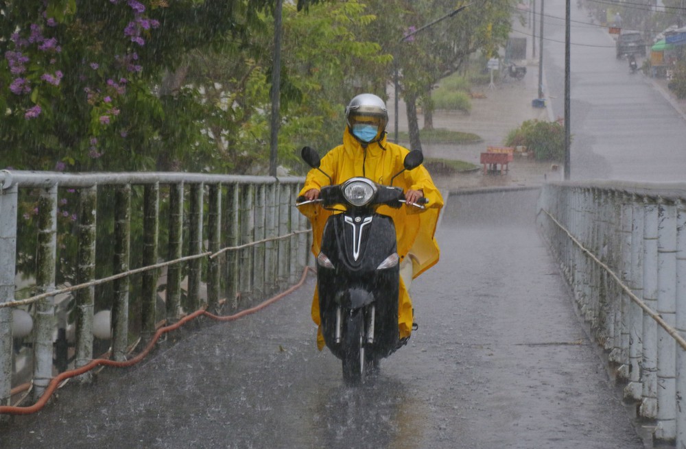 Từ đêm 2/12 đến ngày 5/12, Trung Bộ có nơi mưa rất to - Ảnh 2.