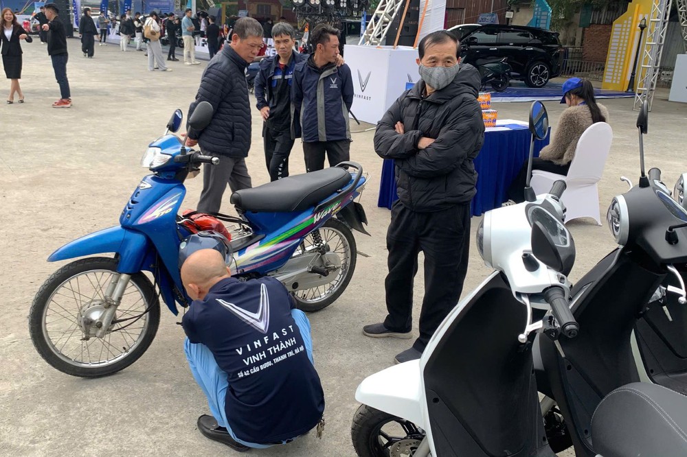 Thu xăng - đổi điện tại chỗ: Mô hình tiện lợi khiến người Hà Nội quyết đổi xe trong vài phút - Ảnh 2.