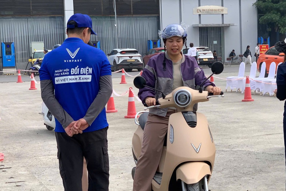 Thu xăng - đổi điện tại chỗ: Mô hình tiện lợi khiến người Hà Nội quyết đổi xe trong vài phút - Ảnh 3.