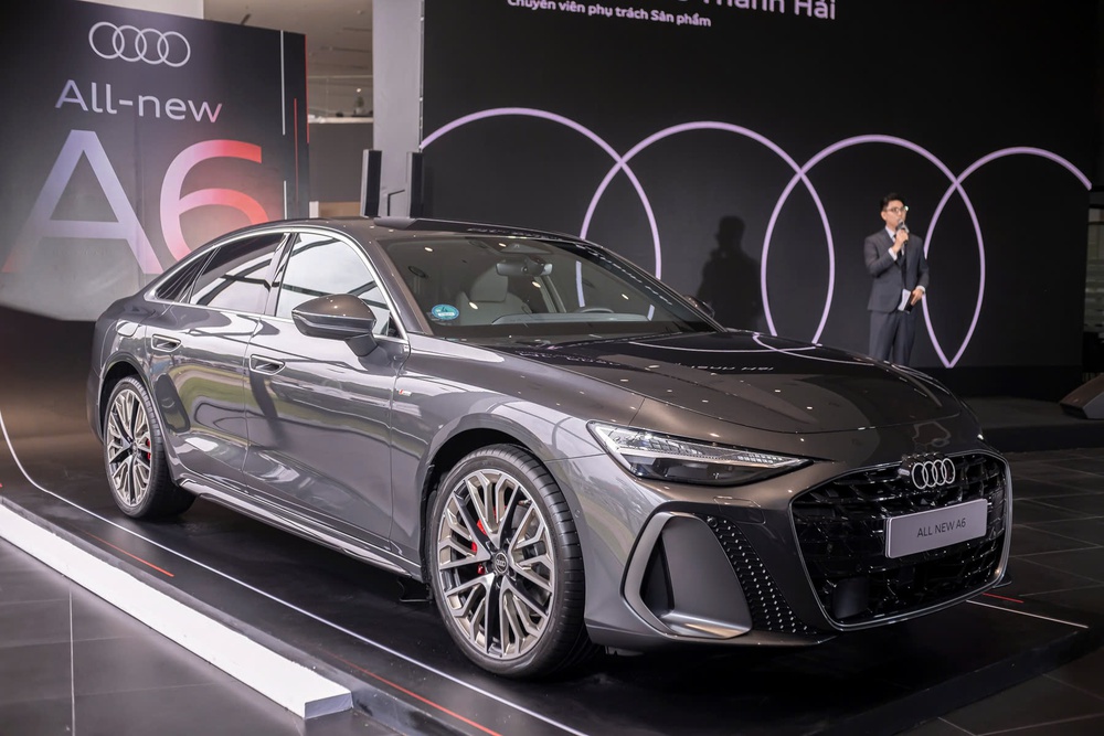 Một năm đẹp của sedan cỡ trung hạng sang - Ảnh 1.