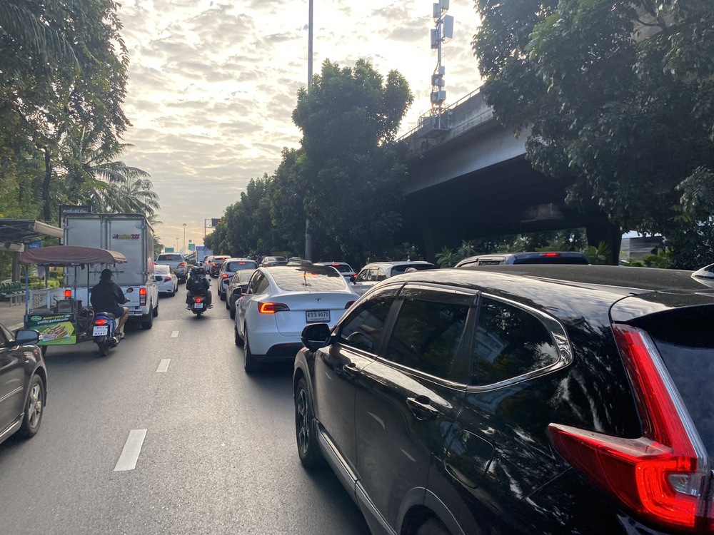 Thư Bangkok: Tác nghiệp “mạo hiểm” ở Bangkok - Ảnh 1. Thư Bangkok: Tác nghiệp “mạo hiểm” ở Bangkok - Ảnh 1.