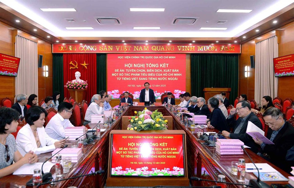 Xuất bản một số tác phẩm tiêu biểu của Chủ tịch Hồ Chí Minh sang tiếng nước ngoài - Ảnh 1. Xuất bản một số tác phẩm tiêu biểu của Chủ tịch Hồ Chí Minh sang tiếng nước ngoài - Ảnh 1.