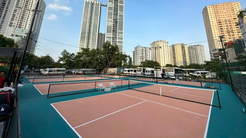 Một khu đô thị phải chỉnh giờ hoạt động pickleball vì tiếng ồn - Ảnh 1.
