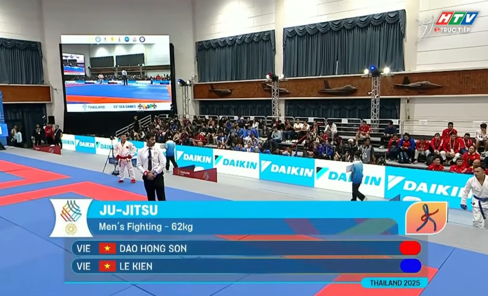 Thi đấu chênh sở trường 6 kg, nhà vô địch thế giới của Việt Nam xin lỗi khi chỉ giành HCĐ ở SEA Games 2025 - Ảnh 1. Thi đấu chênh sở trường 6 kg, nhà vô địch thế giới của Việt Nam xin lỗi khi chỉ giành HCĐ ở SEA Games 2025 - Ảnh 1.