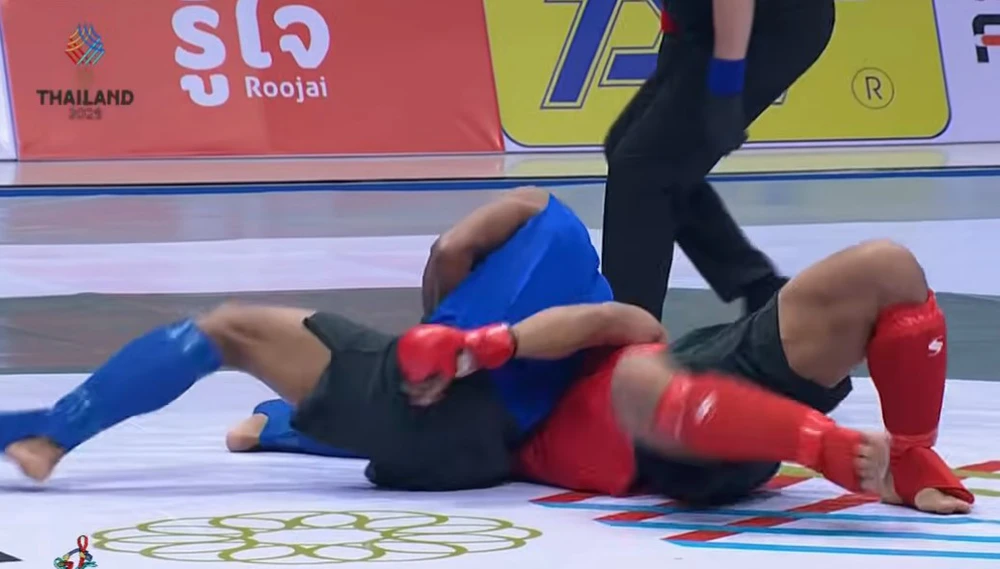 SEA Games 2025: Võ sĩ Việt Nam đánh bại nhà vô địch Thái Lan, chủ nhà khiếu nại nhưng trọng tài vẫn không đổi ý - Ảnh 2. SEA Games 2025: Võ sĩ Việt Nam đánh bại nhà vô địch Thái Lan, chủ nhà khiếu nại nhưng trọng tài vẫn không đổi ý - Ảnh 2.