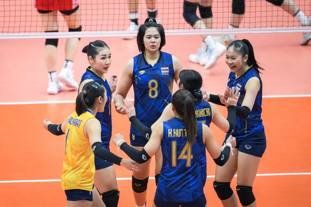 Tuyển bóng chuyền nữ Thái Lan thắng dễ trận đầu tiên tại SEA Games 2025 bằng đội hình dự bị - Ảnh 1. Tuyển bóng chuyền nữ Thái Lan thắng dễ trận đầu tiên tại SEA Games 2025 bằng đội hình dự bị - Ảnh 1.