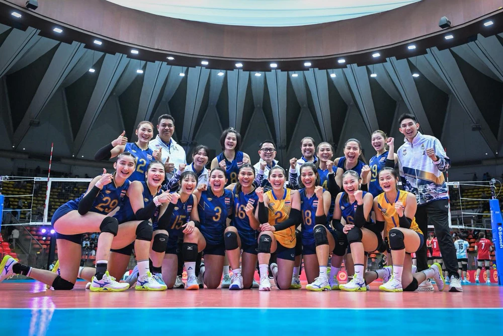 Tuyển bóng chuyền nữ Thái Lan thắng dễ trận đầu tiên tại SEA Games 2025 bằng đội hình dự bị - Ảnh 2. Tuyển bóng chuyền nữ Thái Lan thắng dễ trận đầu tiên tại SEA Games 2025 bằng đội hình dự bị - Ảnh 2.