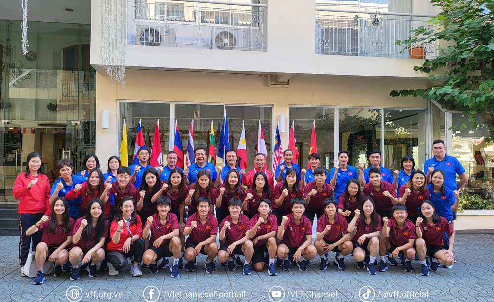 Lãnh đạo Đoàn Thể thao Việt Nam động viên đội tuyển nữ Việt Nam trước trận đấu quyết định gặp Myanmar - Ảnh 1.