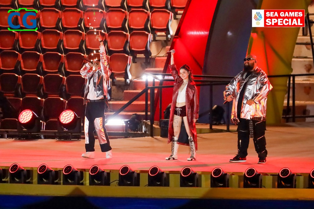 Tranh cãi quanh màn 'hát nhép' của ca sĩ hàng đầu Thái Lan ở lễ khai mạc SEA Games 2025 - Ảnh 2. Tranh cãi quanh màn 'hát nhép' của ca sĩ hàng đầu Thái Lan ở lễ khai mạc SEA Games 2025 - Ảnh 2.