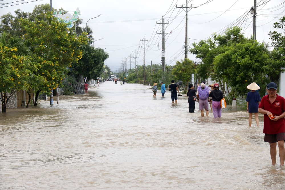 Cảnh báo mưa cường độ lớn trên 100mm/3h ở thành phố Huế và duyên hải Nam Trung Bộ - Ảnh 1. Cảnh báo mưa cường độ lớn trên 100mm/3h ở thành phố Huế và duyên hải Nam Trung Bộ - Ảnh 1.