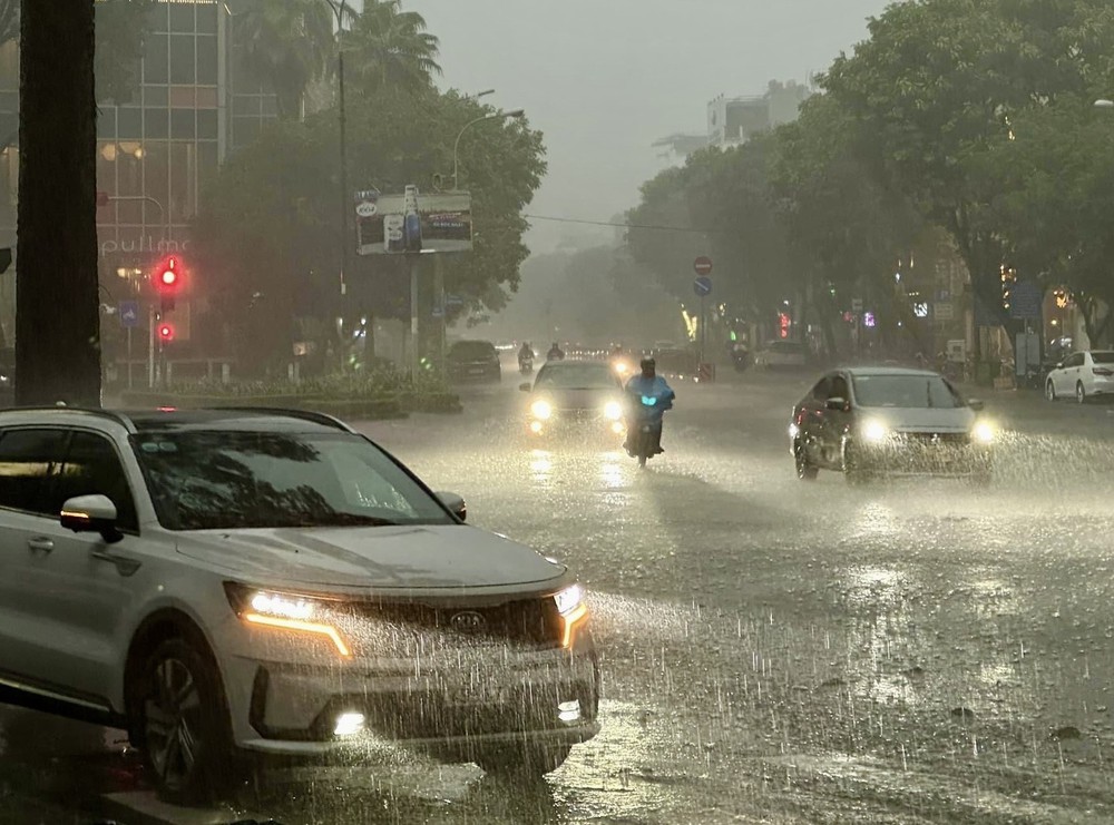 Thời tiết ngày 11/12: Nhiều khu vực có mưa to đến rất to, cảnh báo mưa đá, sạt lở đất - Ảnh 1.