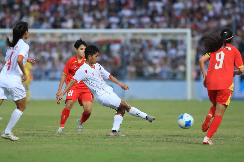 Chiến thắng 2-0, ĐT nữ Việt Nam chính thức lọt vào bán kết SEA Games 2025 - Ảnh 4.