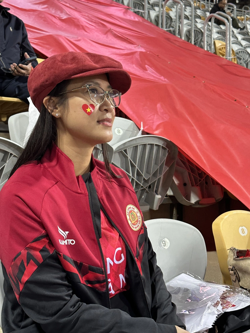 CĐV Việt Nam &quot;tiếp lửa&quot; cho CLB CAHN tại Hong Kong (Trung Quốc) - Ảnh 5.