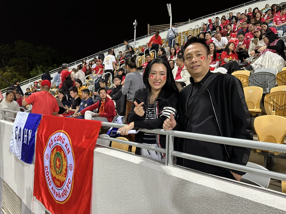 CĐV Việt Nam &quot;tiếp lửa&quot; cho CLB CAHN tại Hong Kong (Trung Quốc) - Ảnh 3.