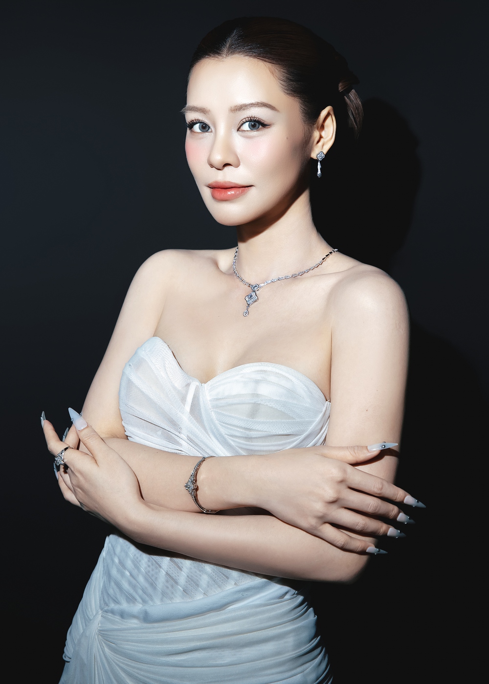 Bùi Lan Hương tỏa sáng với trang sức kim cương tại sự kiện - Ảnh 2. Bùi Lan Hương tỏa sáng với trang sức kim cương tại sự kiện - Ảnh 2.