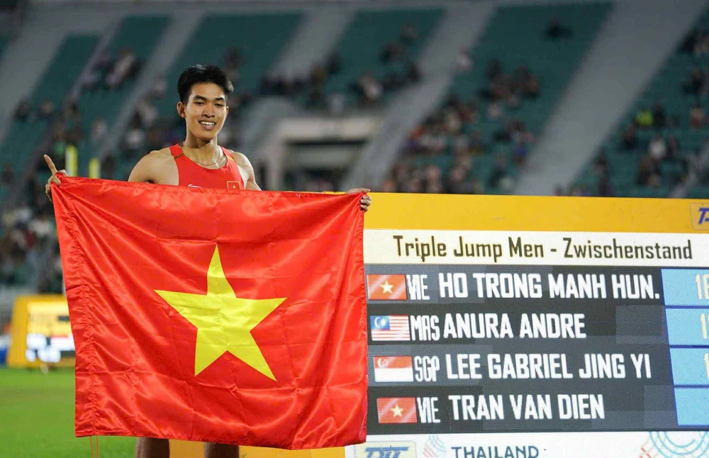 Hồ Trọng Mạnh Hùng giành HCV nhảy ba bước nam ở SEA Games 2025
