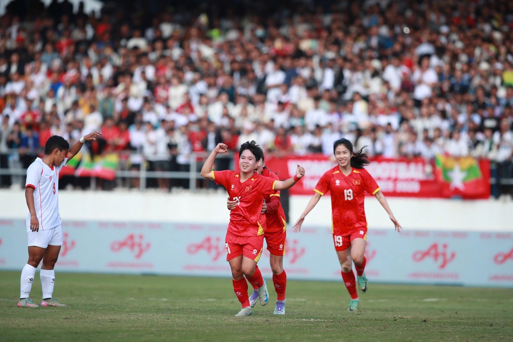 TRỰC TIẾP SEA Games 2025 hôm nay ngày 11/12: U22 Việt Nam và nữ Việt Nam vào bán kết với ngôi đầu - Ảnh 2.
