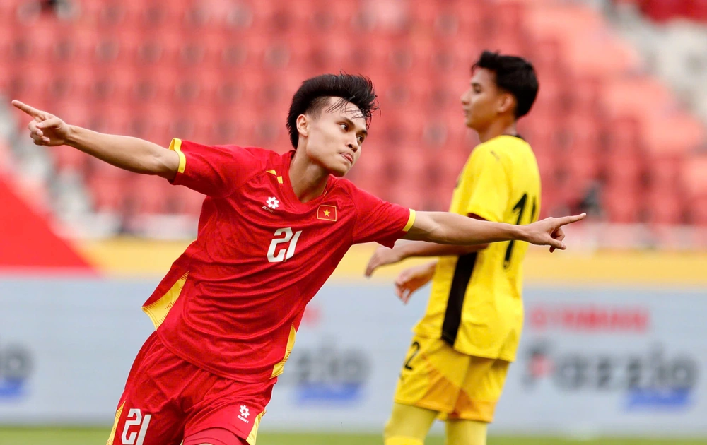 U22 Việt Nam đi đúng hướng, HLV Kim Sang Sik sẽ có lần thứ 3 vô địch Đông Nam Á trong một năm - Ảnh 2. U22 Việt Nam đi đúng hướng, HLV Kim Sang Sik sẽ có lần thứ 3 vô địch Đông Nam Á trong một năm - Ảnh 2.