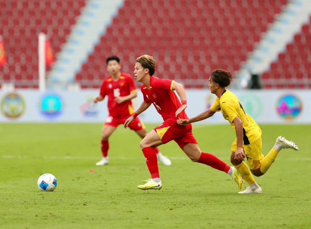 Tin nóng bóng đá Việt hôm nay 12/12: Thủ tướng Phạm Minh Chính chúc mừng hai đội tuyển bóng đá Việt Nam - Ảnh 2.