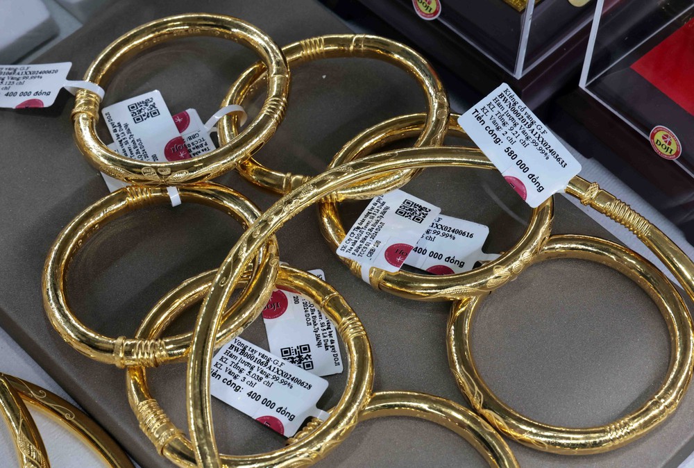 Giá vàng miếng sáng 11/12 tăng 400 nghìn đồng/lượng - Ảnh 1. Giá vàng miếng sáng 11/12 tăng 400 nghìn đồng/lượng - Ảnh 1.