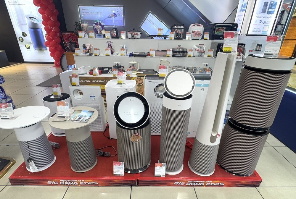 Hà Nội ô nhiễm ở mức “đỏ”, nhu cầu máy lọc không khí tăng mạnh - Ảnh 3. Hà Nội ô nhiễm ở mức “đỏ”, nhu cầu máy lọc không khí tăng mạnh - Ảnh 3.