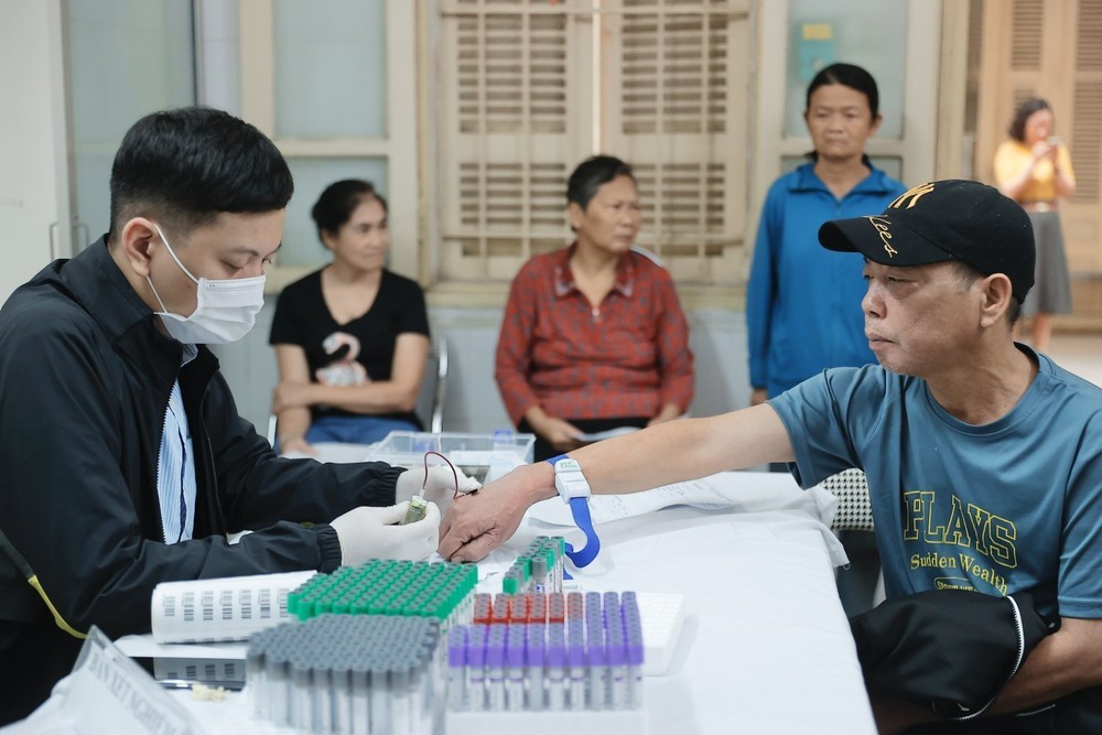 Nghị quyết 72-NQ/TW: Hà Nội triển khai các giải pháp đột phá chăm sóc sức khỏe nhân dân - Ảnh 2.