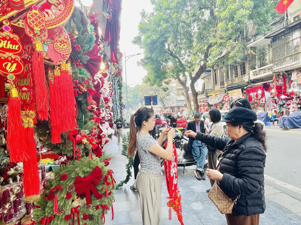 Không khí Giáng sinh tại Hà Nội - Ảnh 1. Không khí Giáng sinh tại Hà Nội - Ảnh 1.