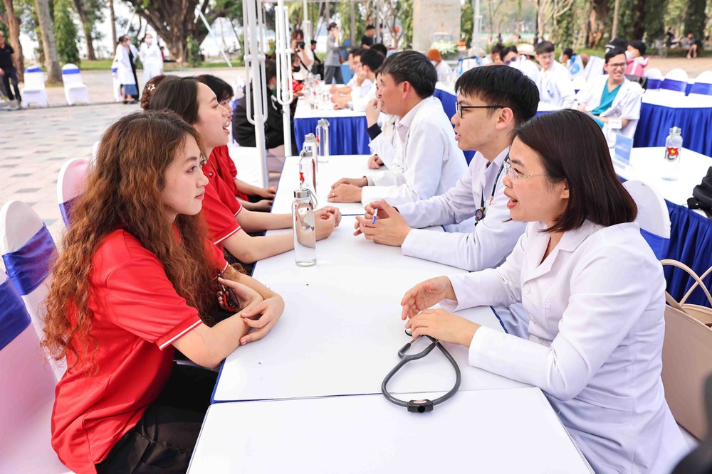 Kỳ họp thứ 10, Quốc hội khóa XV: Thông qua hai Nghị quyết về bảo vệ, chăm sóc sức khỏe và dân số - Ảnh 4. Kỳ họp thứ 10, Quốc hội khóa XV: Thông qua hai Nghị quyết về bảo vệ, chăm sóc sức khỏe và dân số - Ảnh 4.