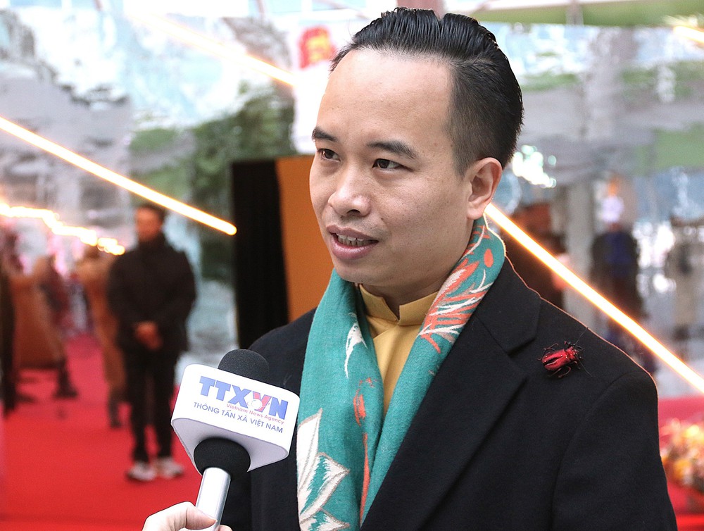 Hình ảnh Chủ tịch Hồ Chí Minh qua điêu khắc ánh sáng tại thủ đô Seoul - Ảnh 6. Hình ảnh Chủ tịch Hồ Chí Minh qua điêu khắc ánh sáng tại thủ đô Seoul - Ảnh 6.