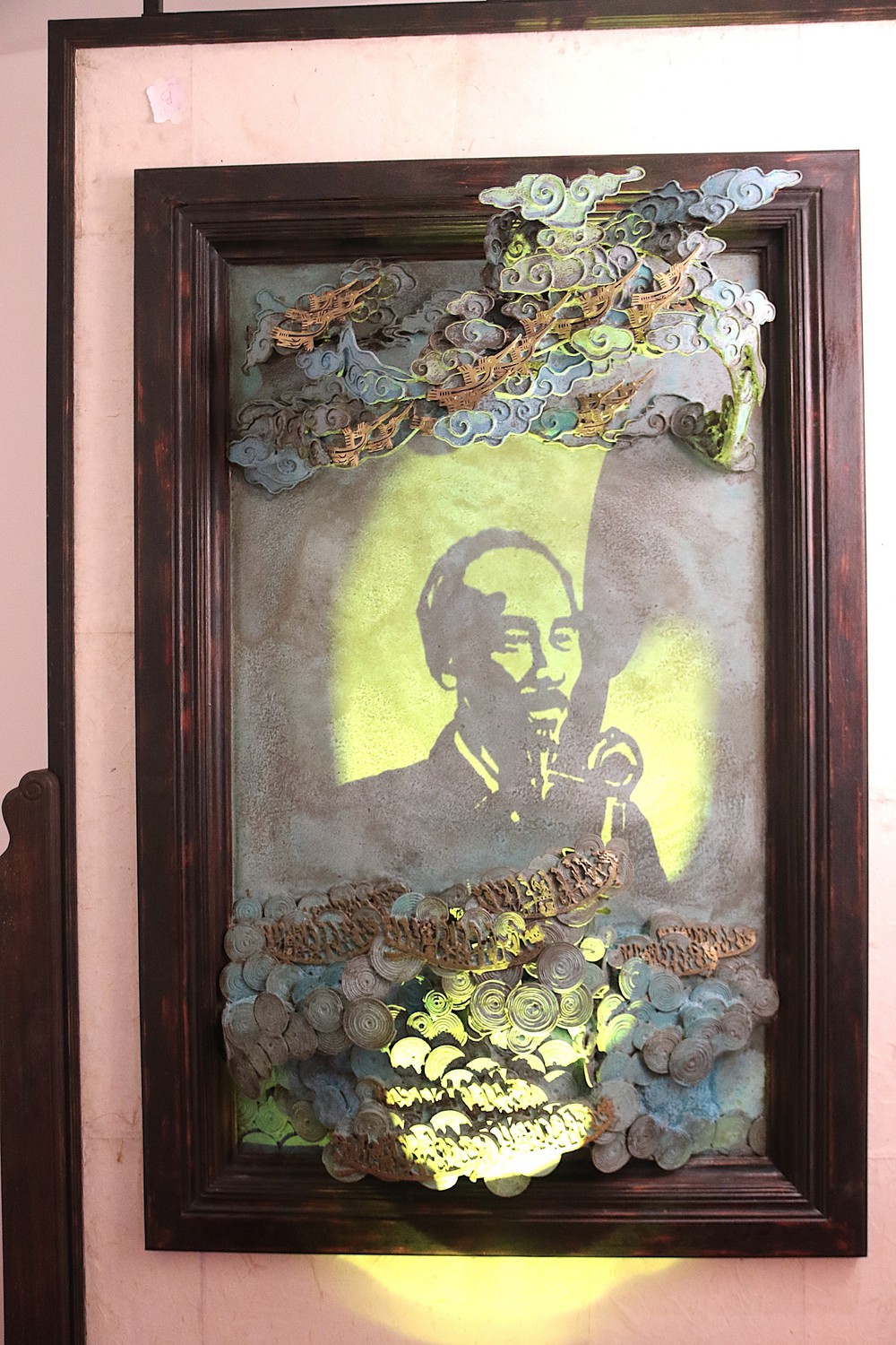 Hình ảnh Chủ tịch Hồ Chí Minh qua điêu khắc ánh sáng tại thủ đô Seoul - Ảnh 1. Hình ảnh Chủ tịch Hồ Chí Minh qua điêu khắc ánh sáng tại thủ đô Seoul - Ảnh 1.