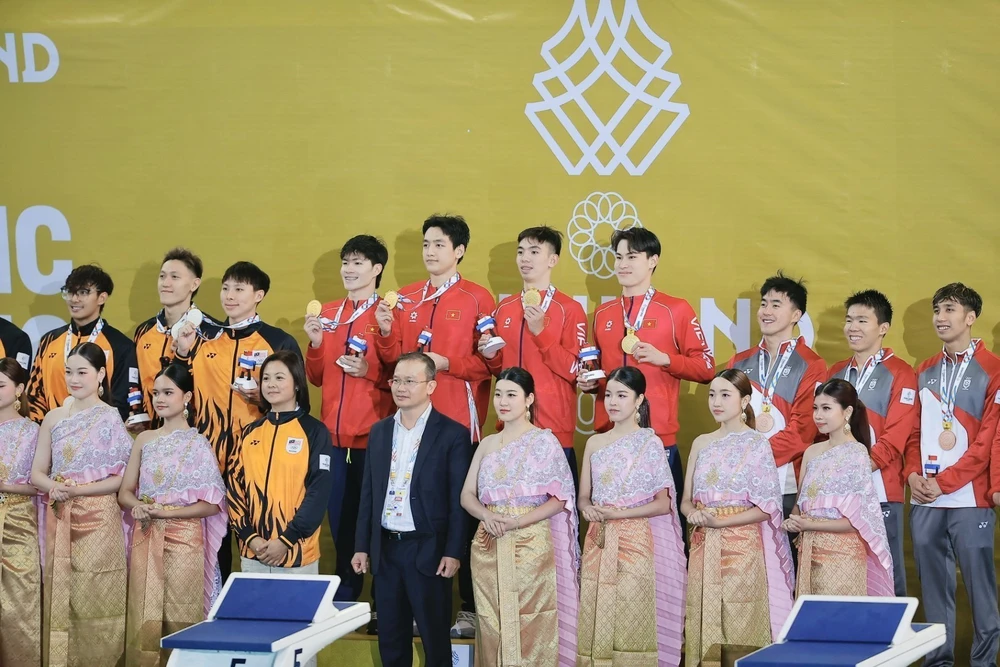 Sức vóc 'bộ tứ nam thần' đội bơi tiếp sức Việt Nam vừa giành HCV SEA Games 2025 - Ảnh 6.